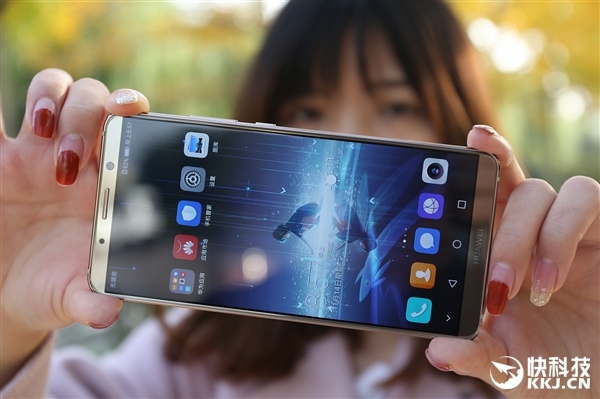 華為Mate 10 Pro首賣遭瘋搶：閑魚加價(jià)1000賣