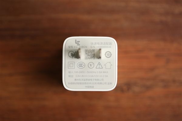 樂視手機(jī)美版充電頭首曝：沒上市就淪落民間