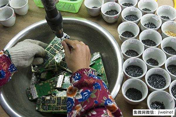 揭秘廢棄手機(jī)拆解地下產(chǎn)業(yè)鏈:iPhone攝像頭3塊 錢一個(gè)