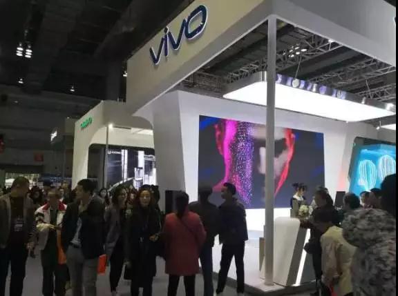 “2017重慶國(guó)際手機(jī)展”完美收官 2018年我們?cè)贂?huì)