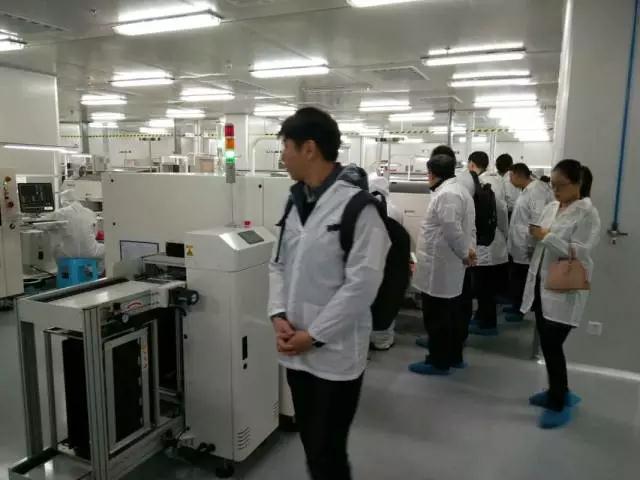 國際手機產(chǎn)業(yè)考察團走進重慶金茂電子、重慶中光電 點贊發(fā)展中的&ldquo;重慶制造&rdquo;