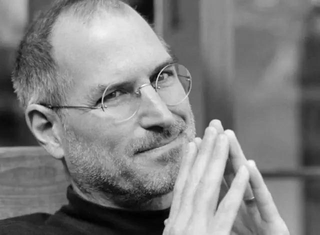 智能手機下半場迎來淘汰賽：有的拼供應鏈，有的打起了 AI 的主意