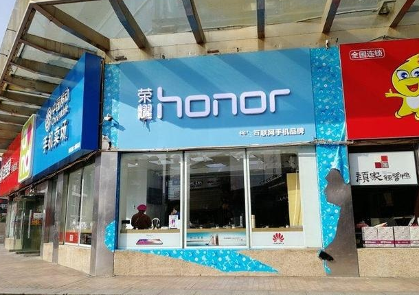 小米員工打砸榮耀店鋪背后:手機線下銷售壓力大