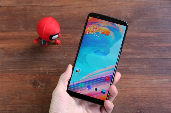 一加6曝光：iPhone X同款人臉識(shí)別、沒有劉海