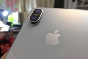 iPhone X攝像頭蓋翹起 接近萬元質(zhì)量堪憂