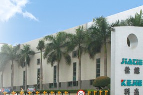 行業(yè)需求35000臺(tái)，廣東佳鐵大弧面2.5D和3D玻璃CNC精雕機(jī)再造輝煌