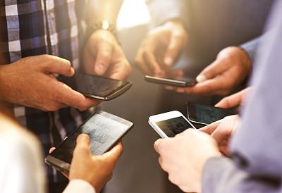 互聯(lián)網(wǎng)公司注意！手機廠商要聯(lián)合來搶飯碗了