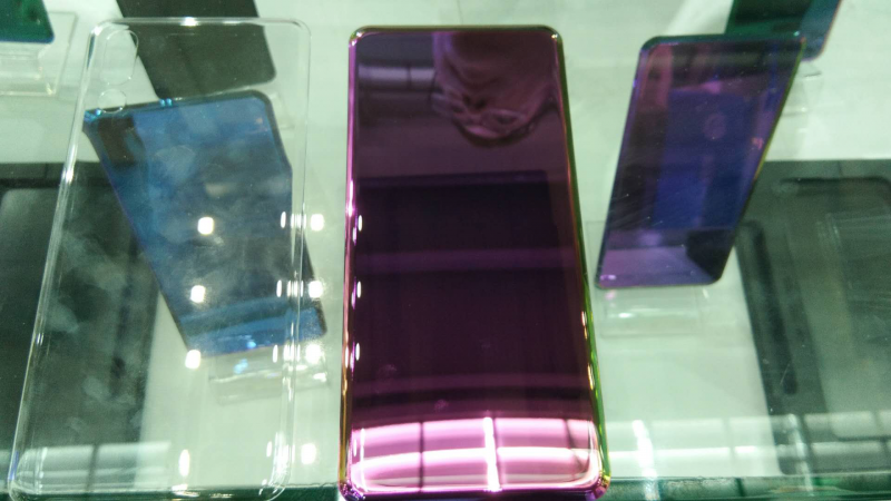 詮釋中國“智造” 華創(chuàng)力“3D熱彎機(jī)”震撼亮相3D曲面玻璃+手機(jī)3C智造展