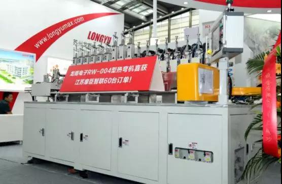 站上高端3D玻璃的風(fēng)口，提前布局產(chǎn)能，摩臣智聯(lián)再購(gòu)龍雨電子60臺(tái)熱彎設(shè)備擴(kuò)產(chǎn)