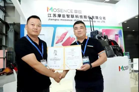 站上高端3D玻璃的風(fēng)口，提前布局產(chǎn)能，摩臣智聯(lián)再購(gòu)龍雨電子60臺(tái)熱彎設(shè)備擴(kuò)產(chǎn)