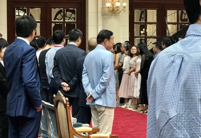 為了迎接他 華為創(chuàng)始人任正非足足站了10分鐘