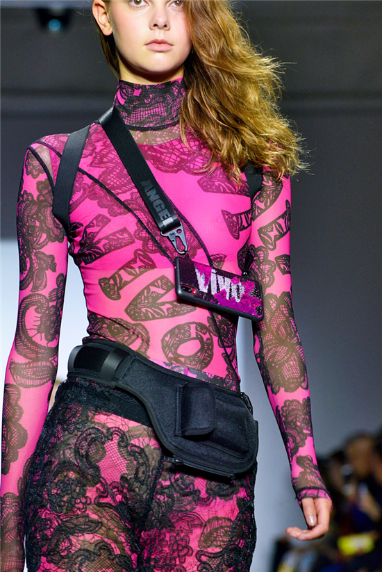 光感美學(xué)亮相紐約，vivo X23登上紐約時(shí)裝周T臺(tái)