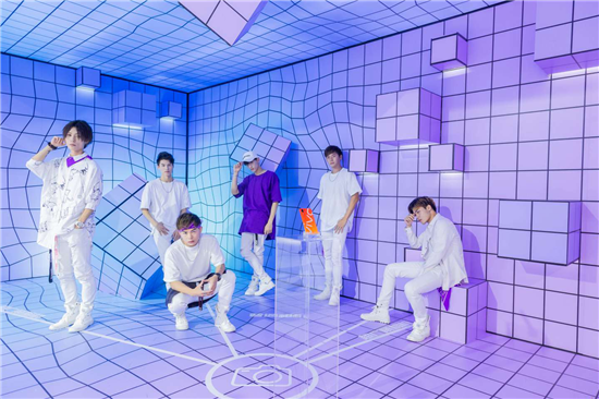 全新vivo X23亮相天翼展，時尚外觀吸引眾人圍觀