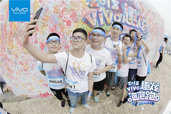 vivo、京東手機(jī)及迪信通合作再升級，引發(fā)年輕狂潮