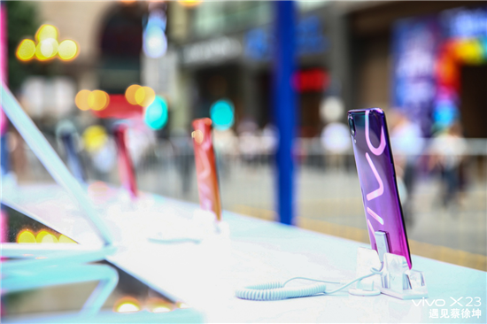 X23主題路演活動(dòng)開(kāi)啟，蔡徐坤帶你一同領(lǐng)略光感新時(shí)尚 