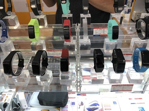 深圳華強北智能手環(huán)調(diào)查:品牌那么多 功能差不多