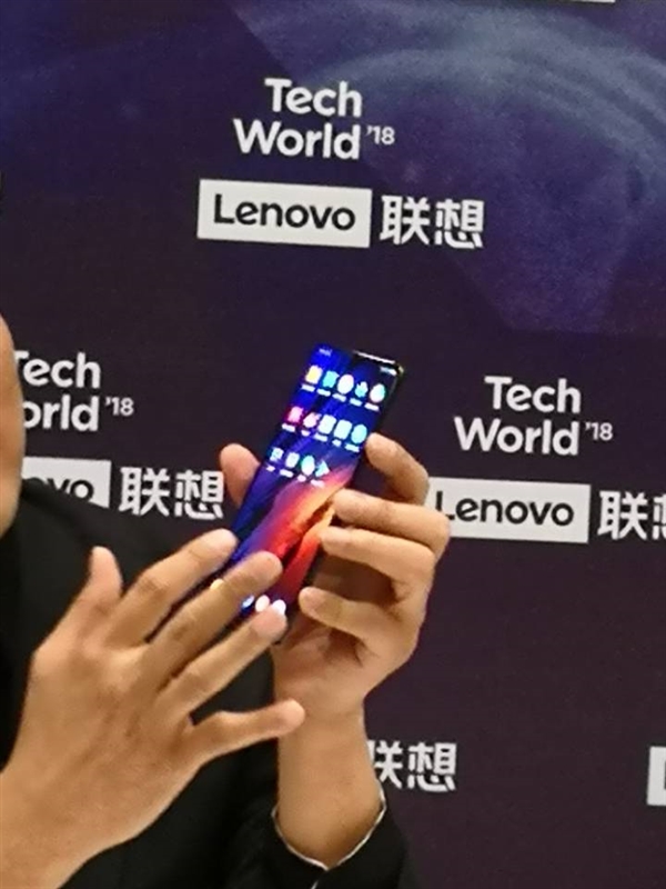 聯(lián)想滑蓋手機現(xiàn)身:屏占比近乎100% 或10月發(fā)布