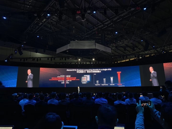 華為發(fā)布7nm自研AI芯片:單芯片計(jì)算密度最大 明年Q2上市