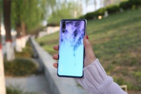 越來越多手機(jī)使用雙玻璃材質(zhì)：你能接受嗎？