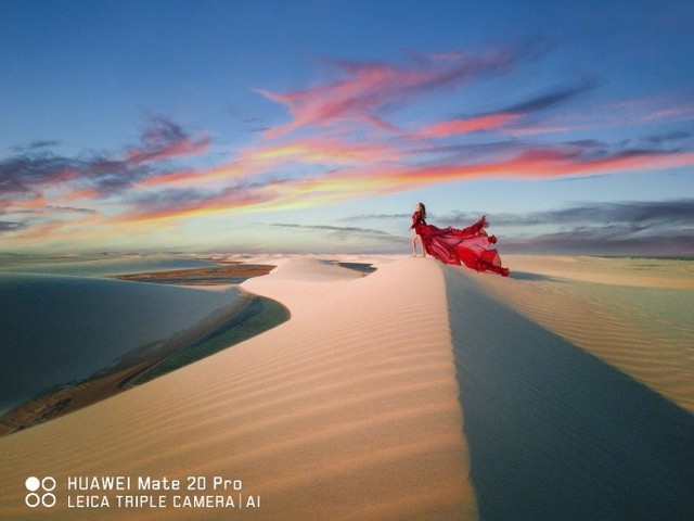 華為Mate20系列上手 &ldquo;浴霸&rdquo;鏡頭欲罷不能