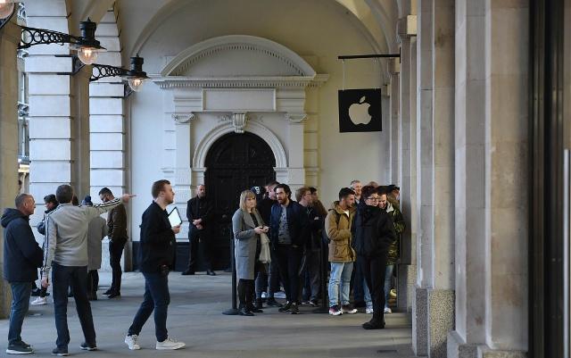 iPhone XR首個周末銷量預(yù)計800萬部:低于預(yù)期