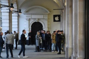 iPhone XR首個周末銷量預(yù)計800萬部：低于預(yù)期