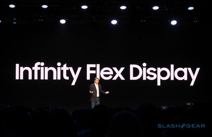 三星展示的可折疊屏技術(shù)將瘋狂的概念變成現(xiàn)實(shí)