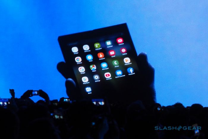 三星展示的可折疊屏技術(shù)將瘋狂的概念變成現(xiàn)實(shí)