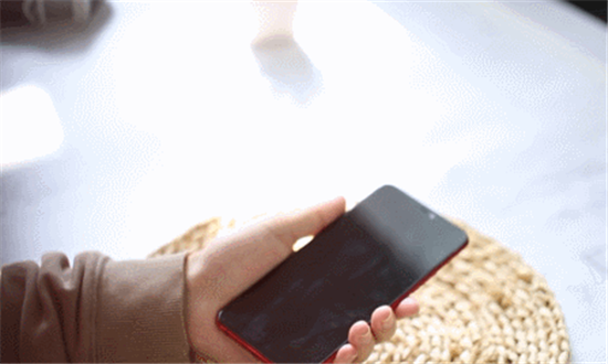 vivo Z1青春版上手體驗(yàn)：時(shí)尚外觀，旗艦實(shí)力