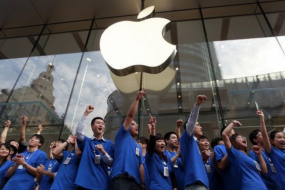 富士康擬裁10%非技術人 蘋果自認iPhone狂潮結束？