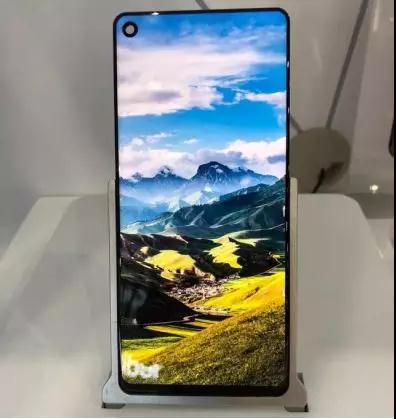 天馬、京東方、華星鉆LCD，三星鉆OLED，四季度鉆孔屏鉆得不亦樂乎！