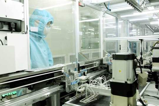 信利(仁壽)項(xiàng)目首條生產(chǎn)線正式投產(chǎn)