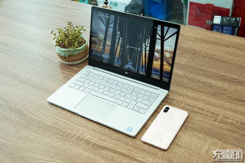 小米筆記本Air充電測試：功率高達(dá)50W，半小時(shí)充進(jìn)近50%