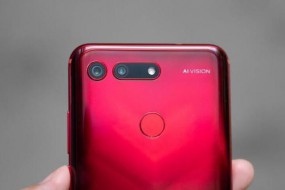 一線 | 榮耀V20發(fā)貨量將破百萬部 總裁趙明稱會(huì)加快生產(chǎn)