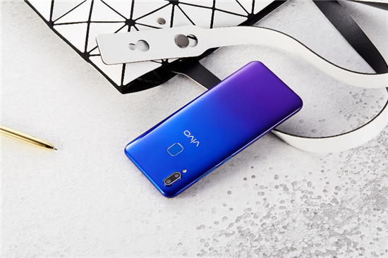 vivo U1真機圖賞：靈動水滴屏+科技美學，千元品質(zhì)典范