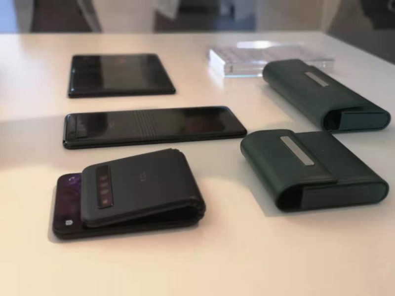 TCL手機加入折疊屏&ldquo;陣營&rdquo;，搭載自研鉸鏈技術(shù)