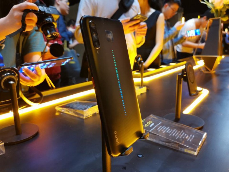 iQOO新機首銷大捷，斬獲三大電商平臺銷量冠軍