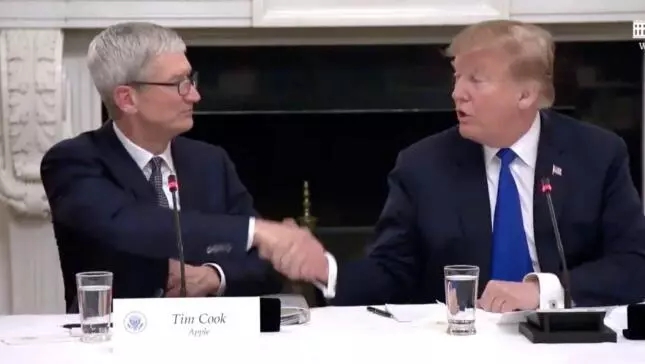 蘋果去年在美國(guó)所招員工一半沒有大學(xué)學(xué)歷 庫(kù)克引以為豪