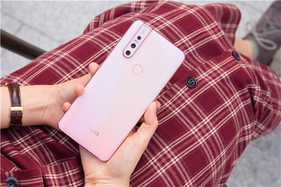 潮美外觀+全新拍照體驗(yàn)！vivo S1寵愛粉照亮你的美