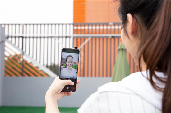 潮美外觀+全新拍照體驗(yàn)！vivo S1寵愛粉照亮你的美