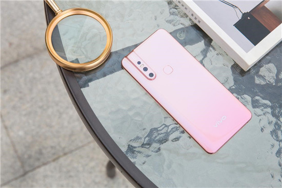 潮美外觀+全新拍照體驗(yàn)！vivo S1寵愛粉照亮你的美