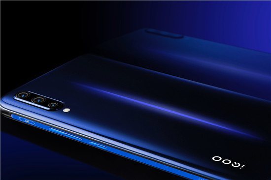 生而強悍更兇猛 iQOO再推電光藍12G+128G新配置