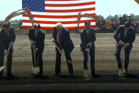 富士康和威斯康星州就建廠協(xié)議進行重新談判