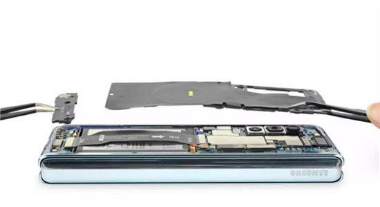 三星折疊手機(jī)Galaxy Fold深度拆解