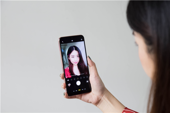 vivo Y3拍照實(shí)測(cè)：細(xì)節(jié)與質(zhì)感并存，見證三攝震撼視野