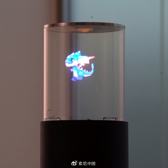 索尼展示圓柱型透明式顯示屏：可360度顯示影像