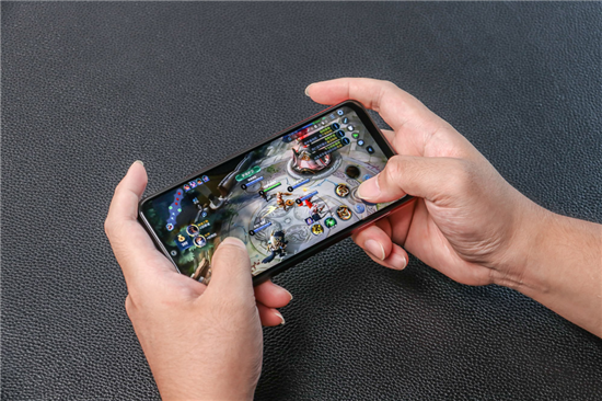 續(xù)航全新升級，vivo U3x圖賞：時尚設(shè)計一見傾心