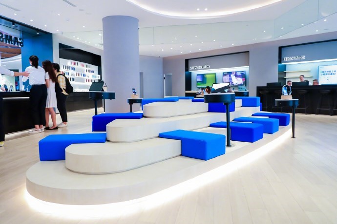 三星中國區(qū)最大新形象旗艦店18號(hào)開業(yè)，位于上海南京東路