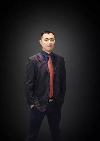 芯?？萍茧娮訜熓聵I(yè)部總經(jīng)理 王偉