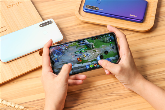 5000mAh大電池+18W雙引擎閃充，千元優(yōu)品vivo U3續(xù)航無(wú)憂